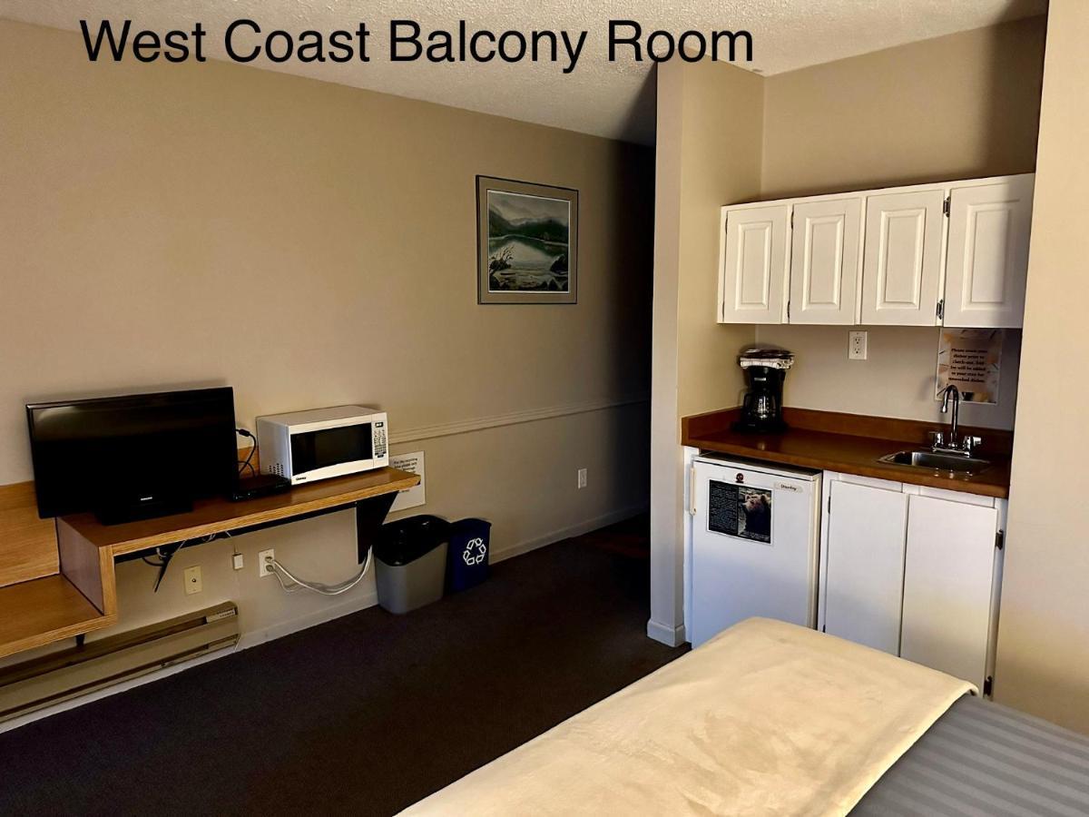 West Coast Motel On The Harbour Ucluelet Bagian luar foto