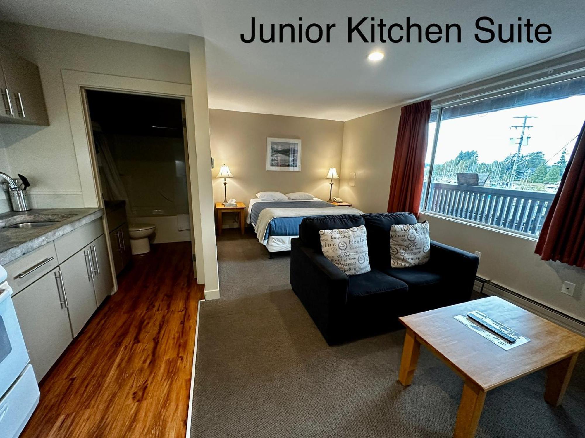 West Coast Motel On The Harbour Ucluelet Bagian luar foto
