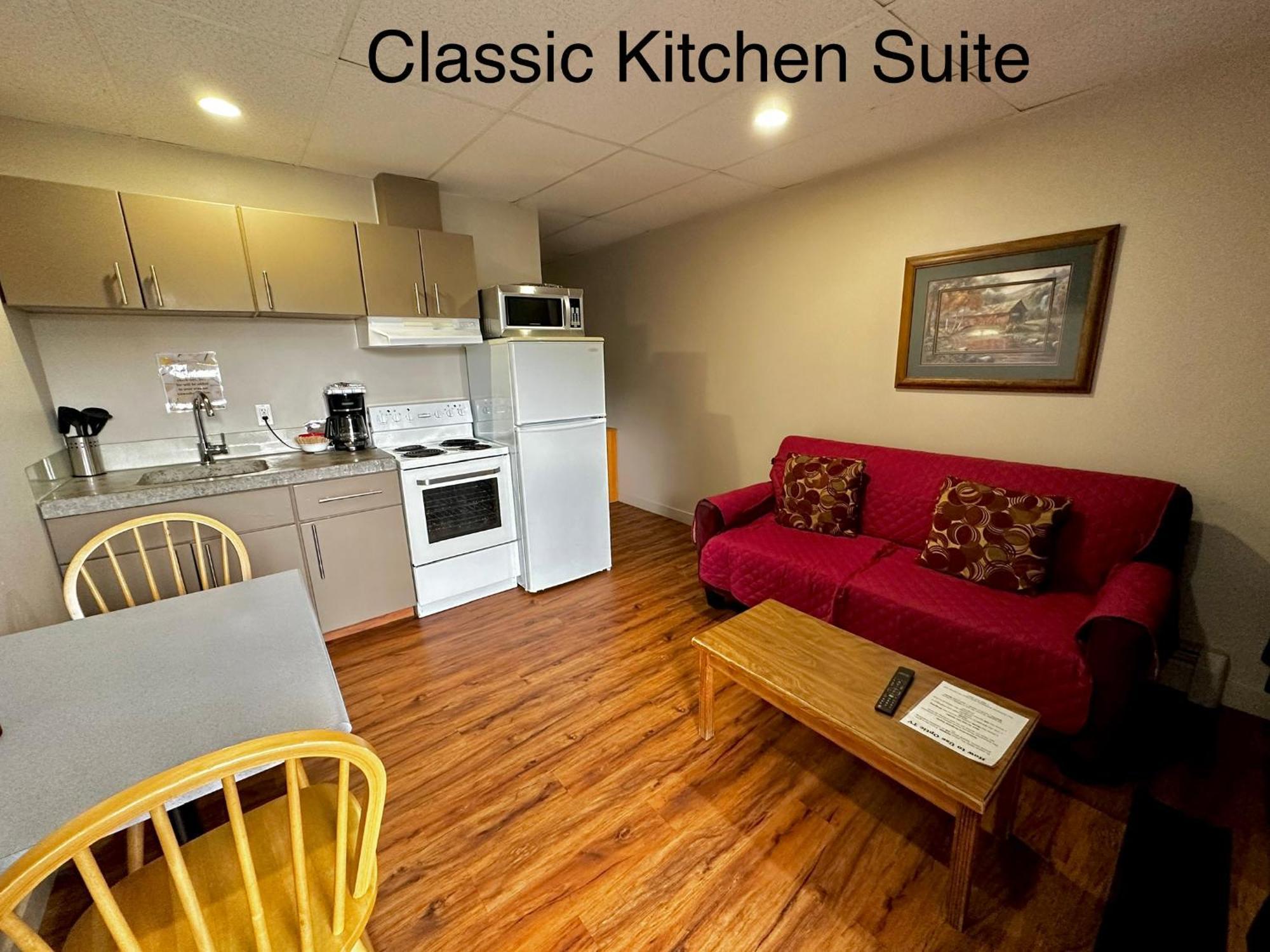 West Coast Motel On The Harbour Ucluelet Bagian luar foto