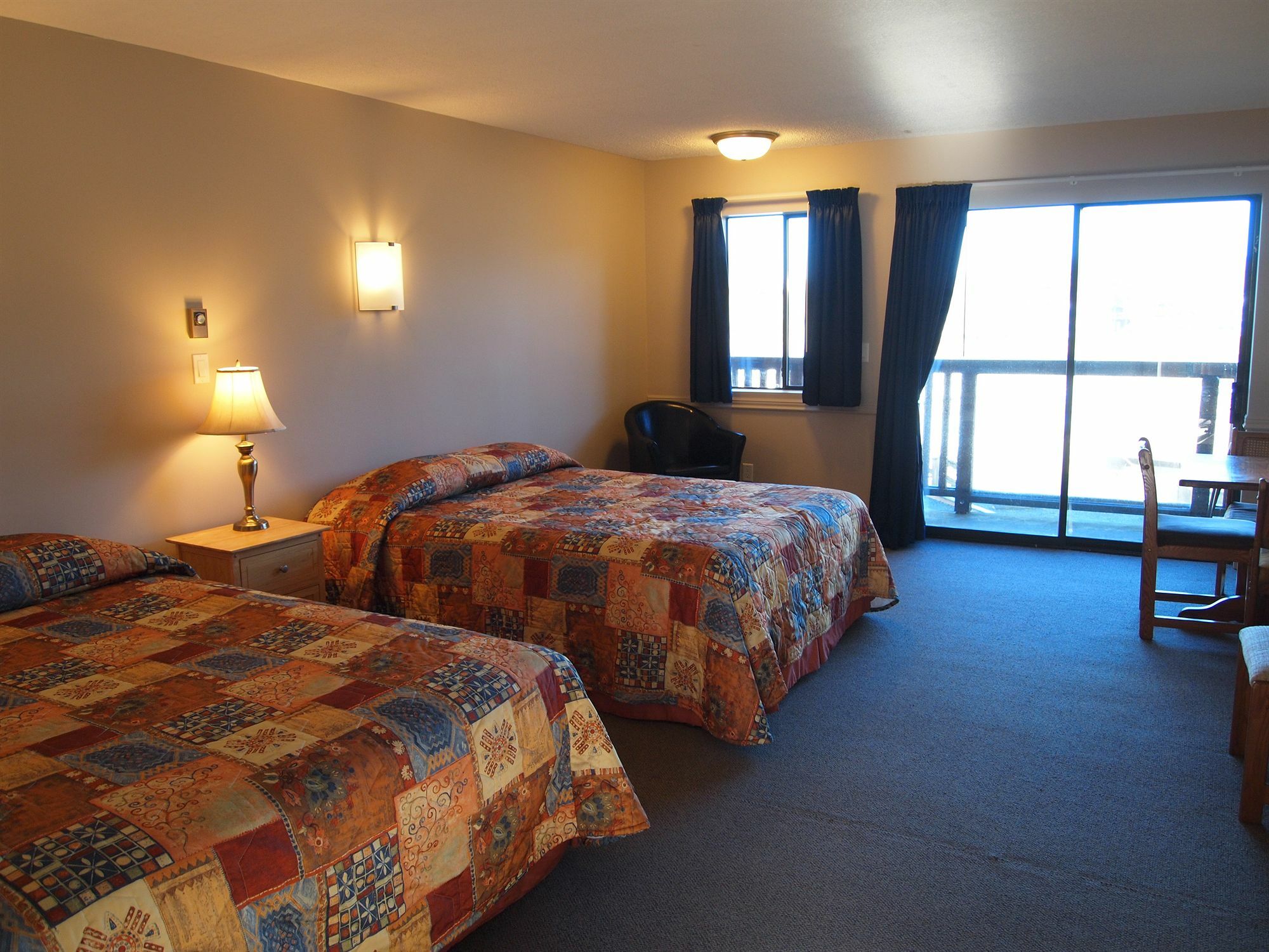West Coast Motel On The Harbour Ucluelet Bagian luar foto