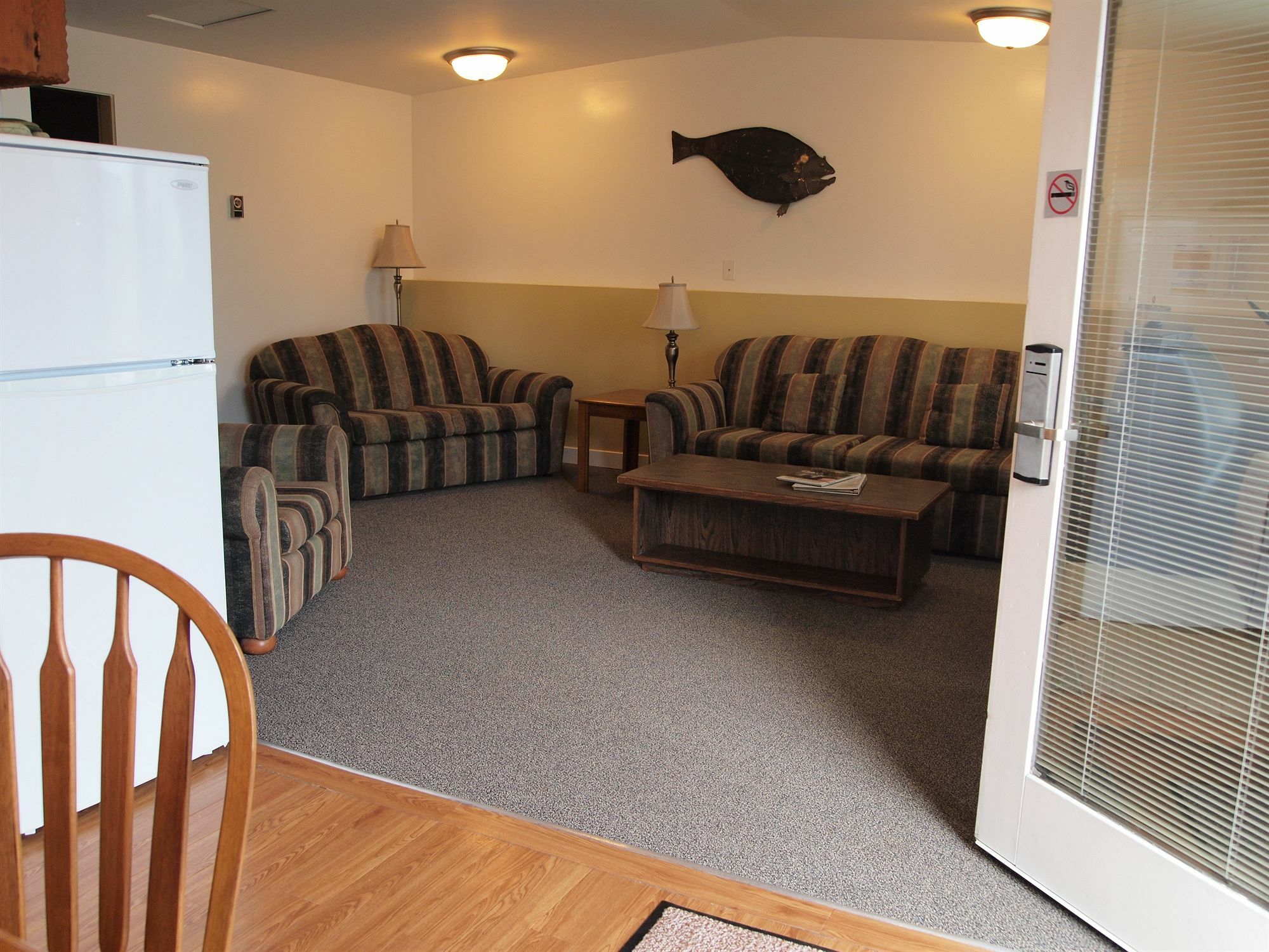 West Coast Motel On The Harbour Ucluelet Bagian luar foto