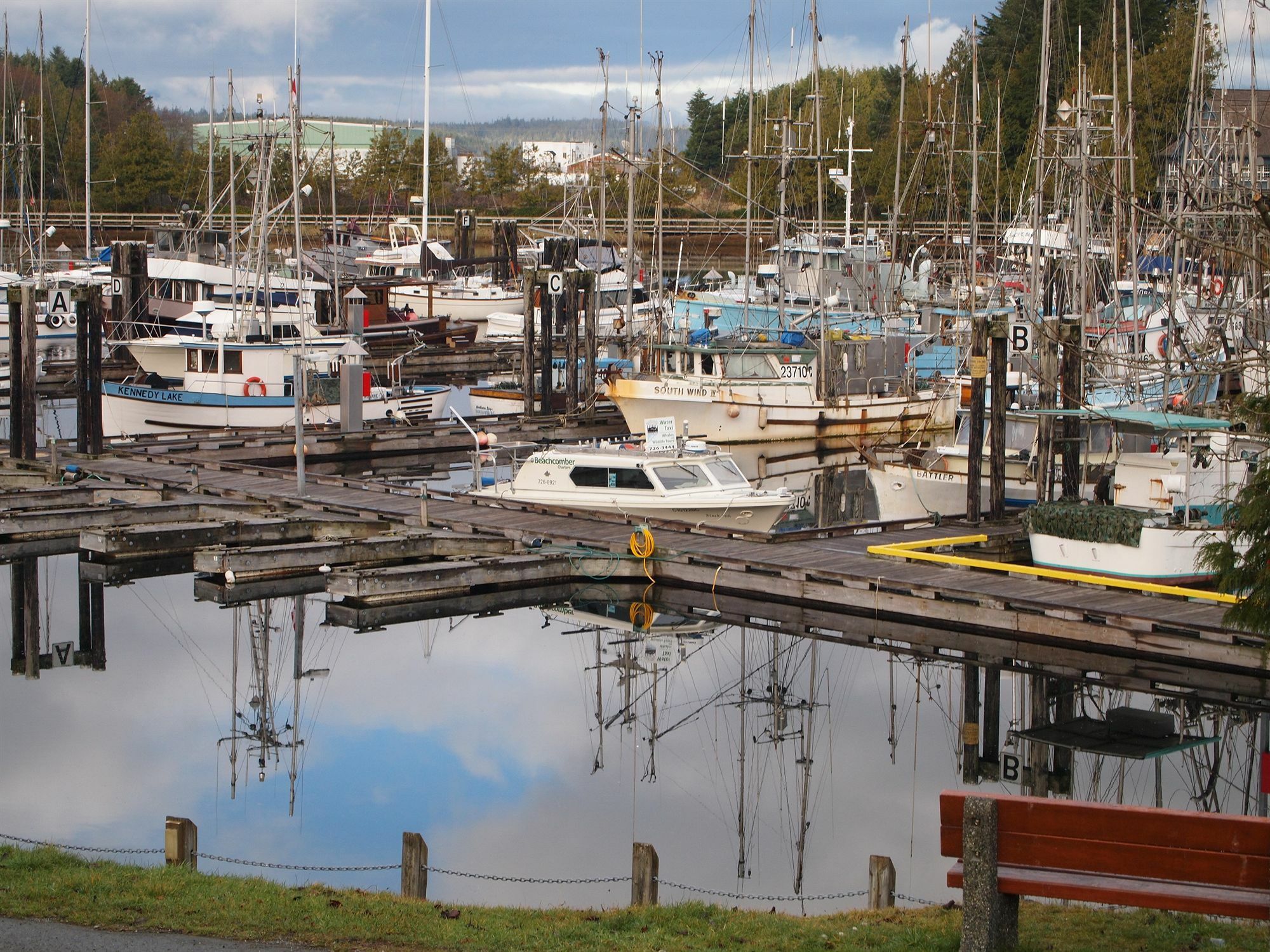 West Coast Motel On The Harbour Ucluelet Bagian luar foto