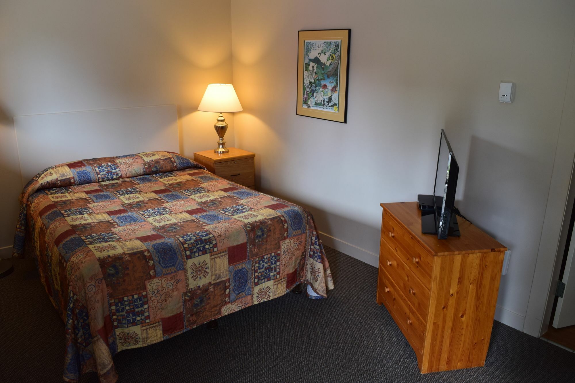 West Coast Motel On The Harbour Ucluelet Bagian luar foto