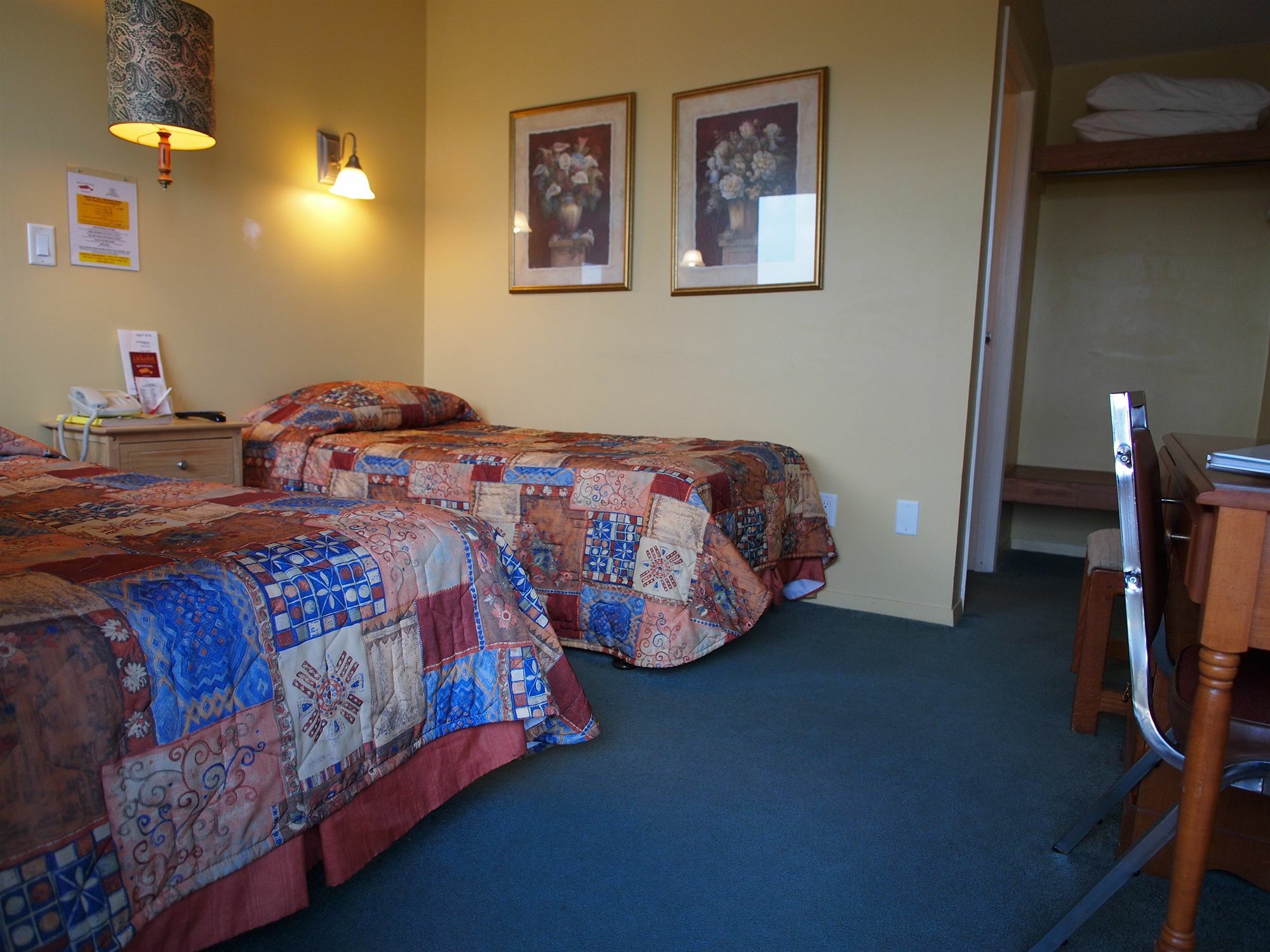 West Coast Motel On The Harbour Ucluelet Bagian luar foto