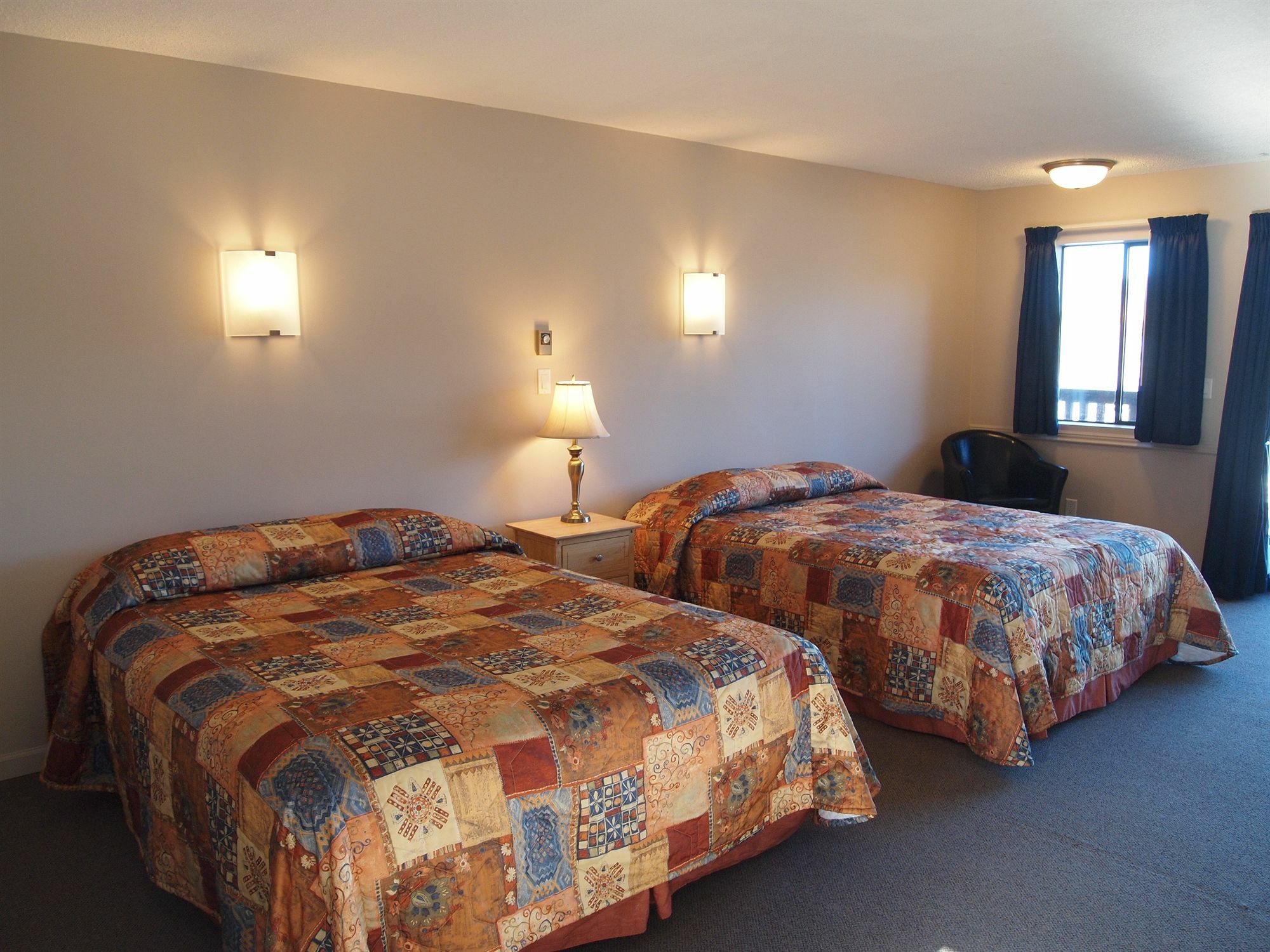 West Coast Motel On The Harbour Ucluelet Bagian luar foto